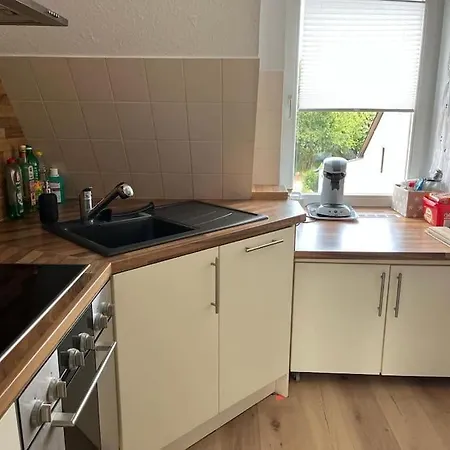 Charmante Ruhige Mit Parkplatz Vor Der Tuer Lägenhet